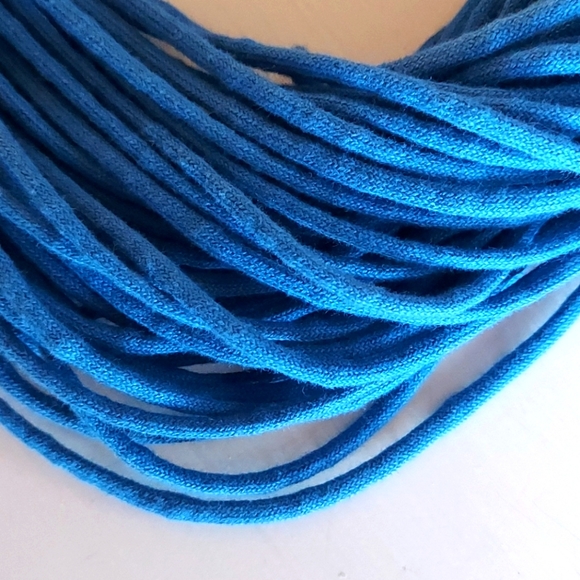 Cotton necklace - Picture 2 of 3